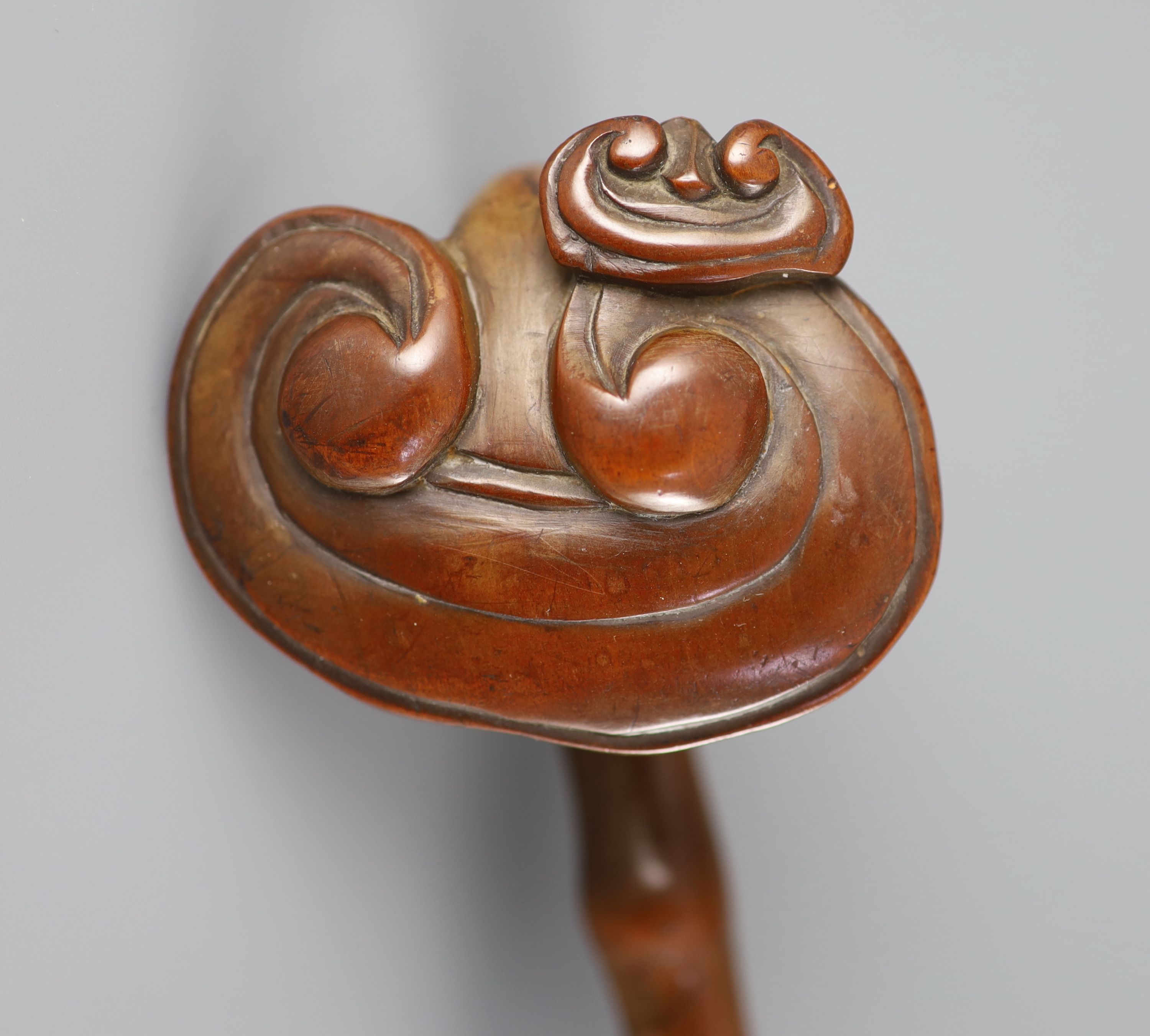 A Chinese boxwood ruyi sceptre, 18th/19th century, 37.5 cm long